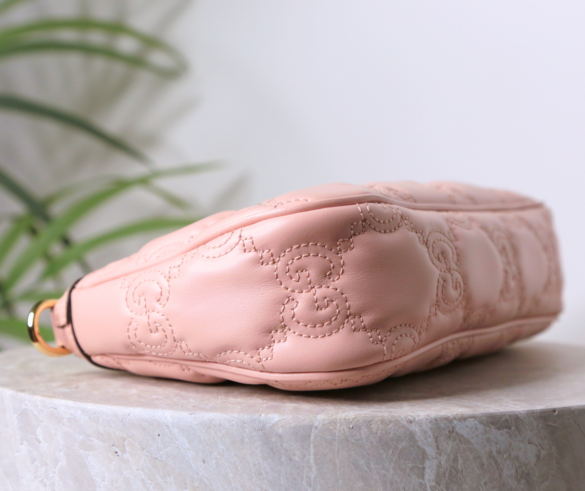 Gucci GG Matelassé — růžová kabelka