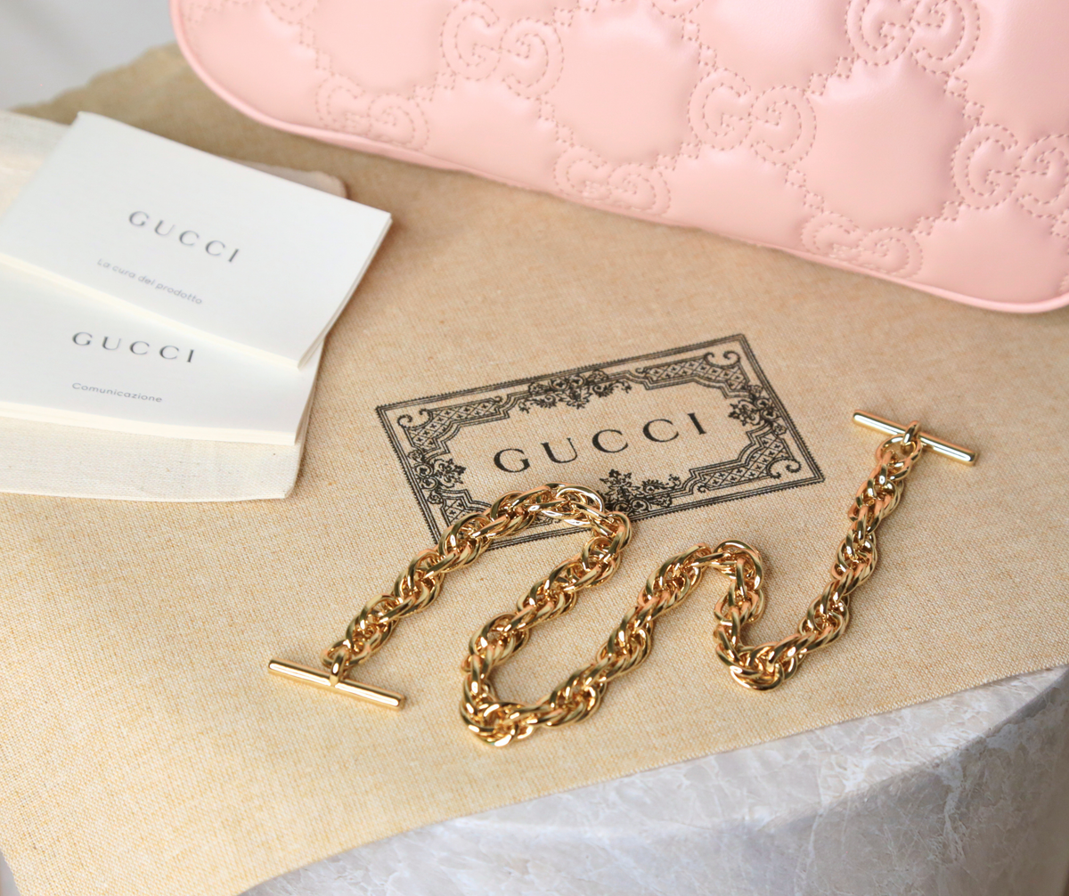 Gucci GG Matelassé — růžová kabelka