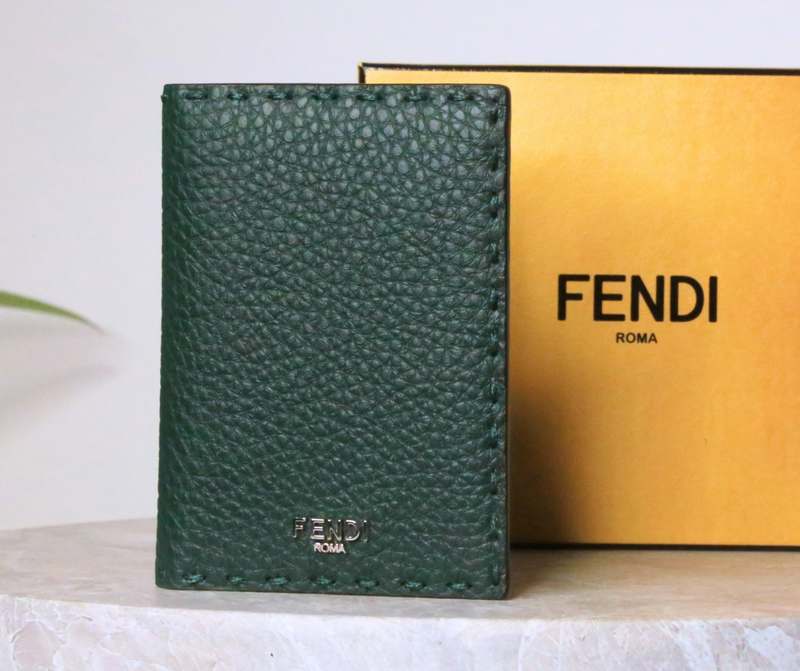 Fendi CardHolder — tmavě zelené pouzdro na karty — fotografie 1