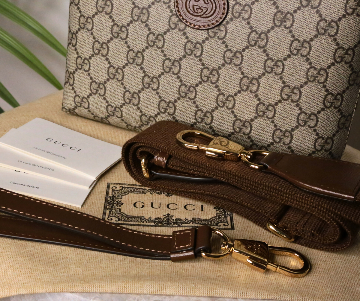 Gucci GG Supreme — béžová kabelka přes rameno — fotografie 10