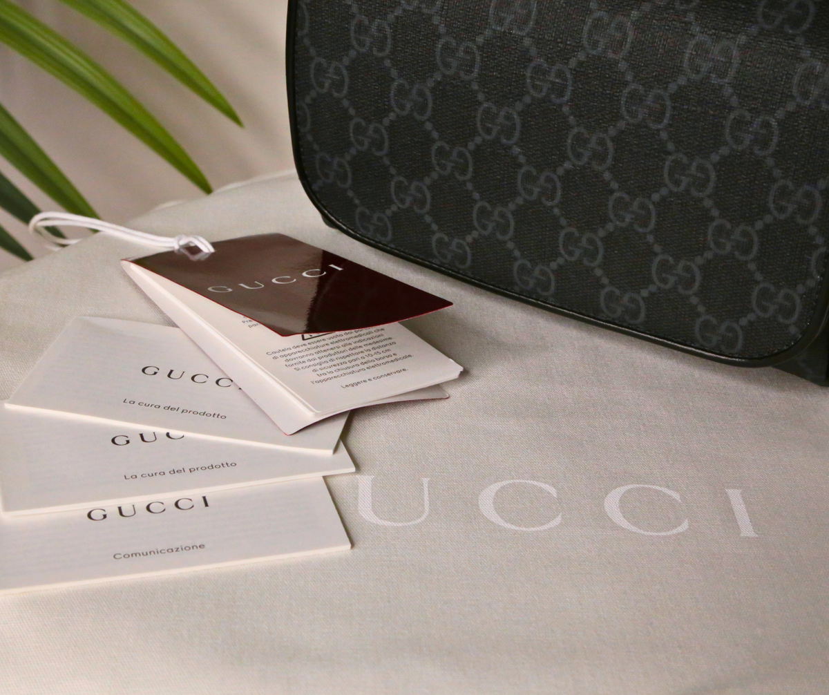 Gucci GG Supreme Mini — černá kabelka přes rameno — fotografie 11