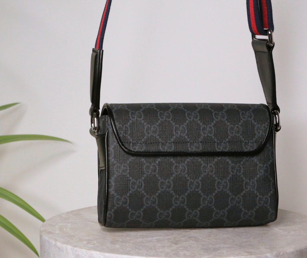 Gucci GG Supreme Mini — černá kabelka přes rameno — fotografie 2