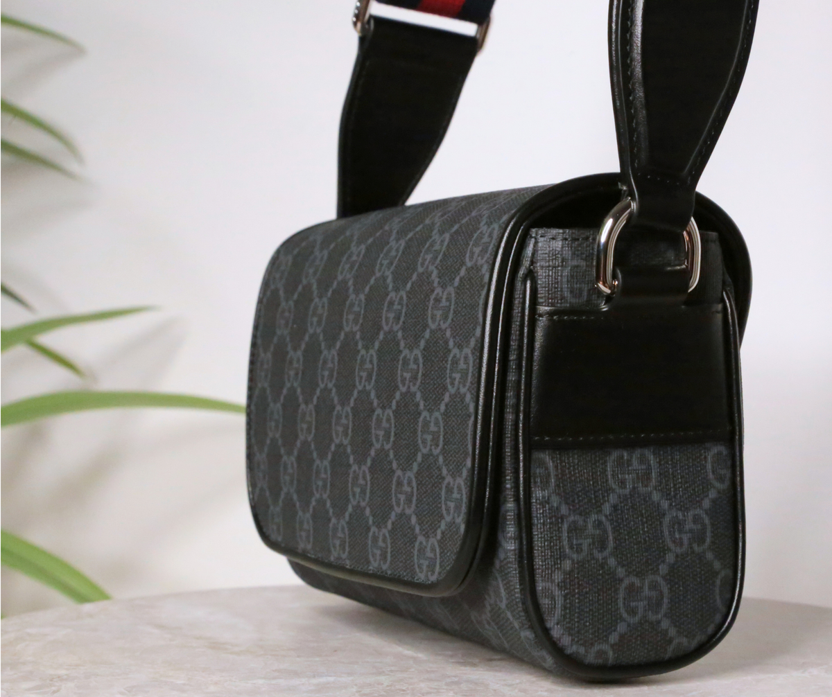 Gucci GG Supreme Mini — černá kabelka přes rameno — fotografie 4