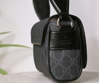 Gucci GG Supreme Mini — černá kabelka přes rameno — fotografie 5
