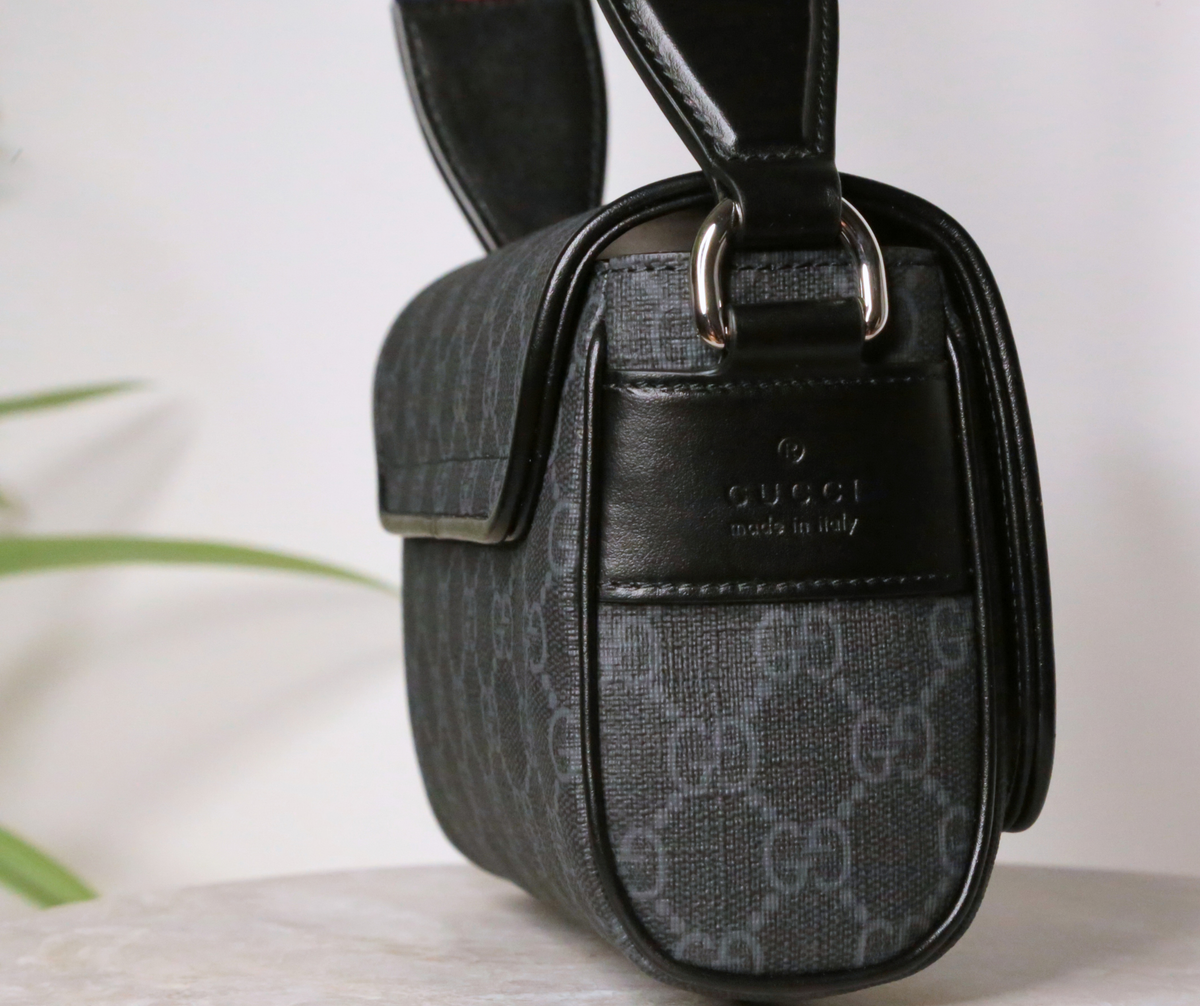 Gucci GG Supreme Mini — černá kabelka přes rameno — fotografie 5