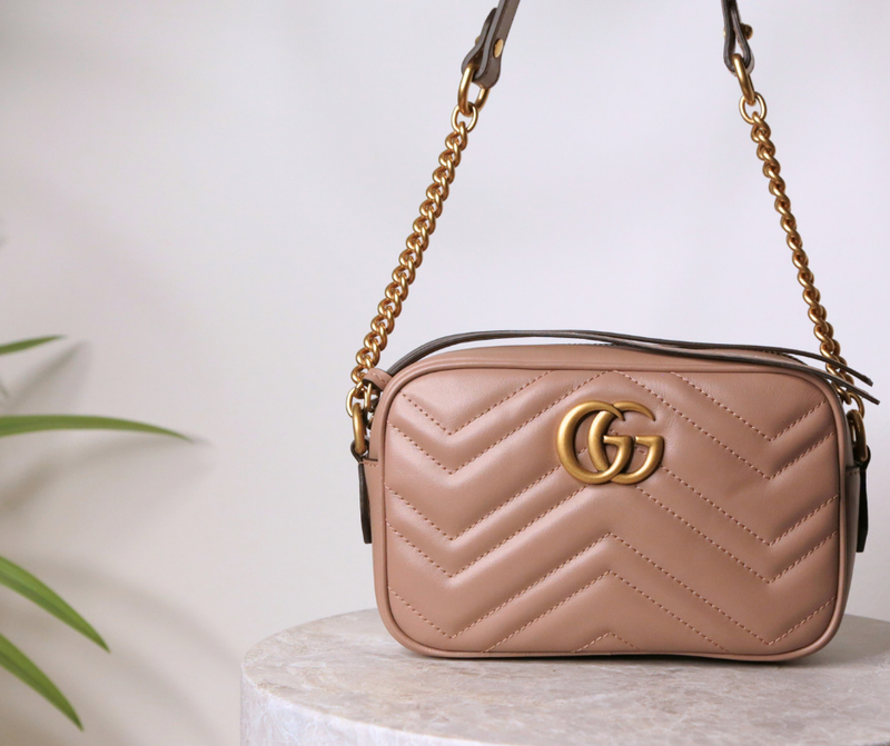 Gucci GG Marmont Mini — béžová kabelka — fotografie 1