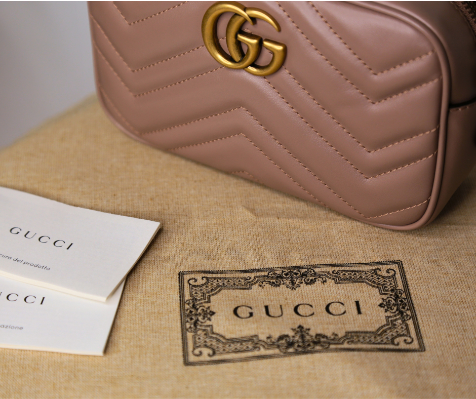 Gucci GG Marmont Mini — béžová kabelka — fotografie 11